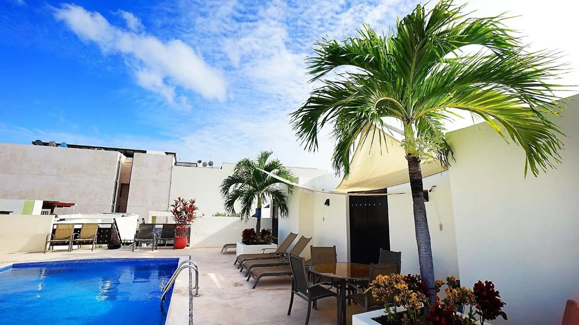 Meridian 207 Condo ile iletişim